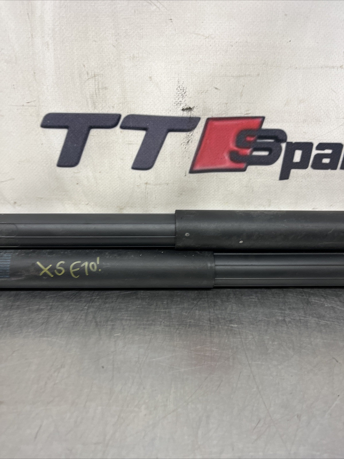 BMW E70 X5 3.0 D SPORT 2006-2011 TAILGATE GAS STRUT SET 7177283