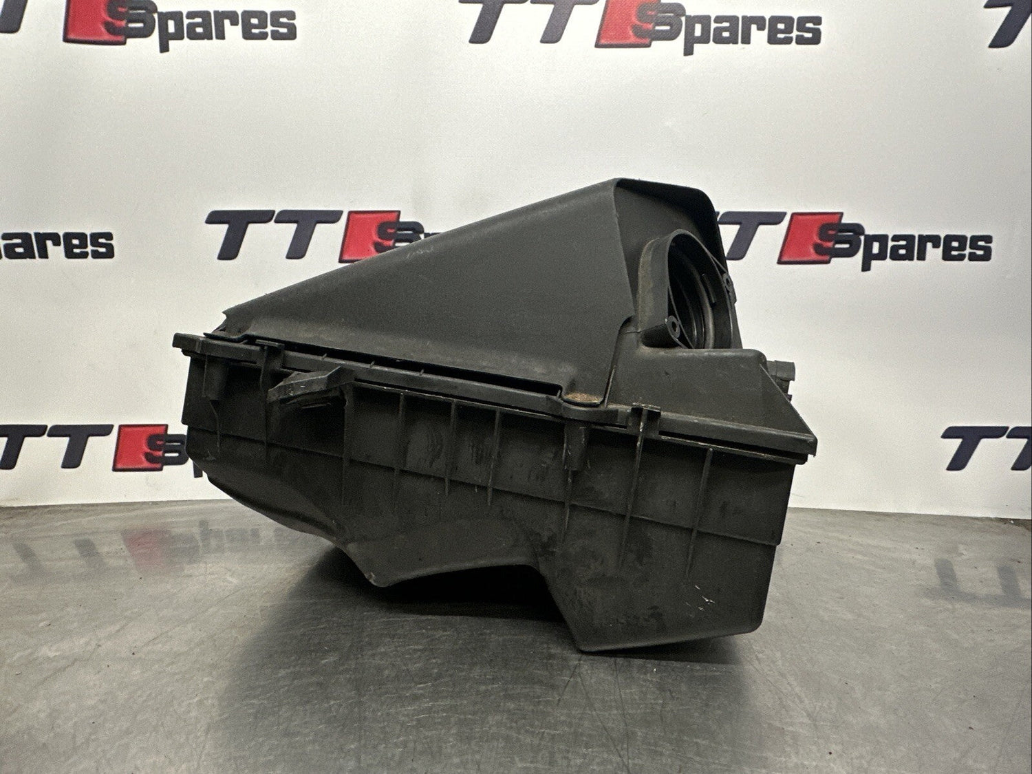 Audi TT engine and air intake parts