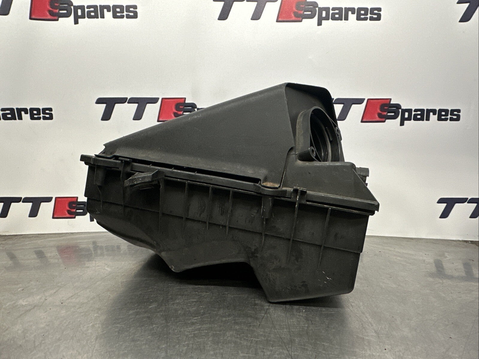 Audi TT engine and air intake parts