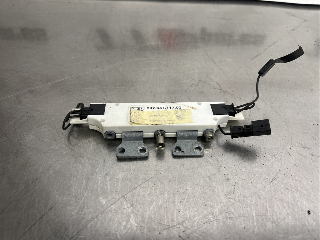 PORSCHE 911/Boxster/Cayman 997 AM/FM/FZV Antenna Amplifier 997.647.117.00