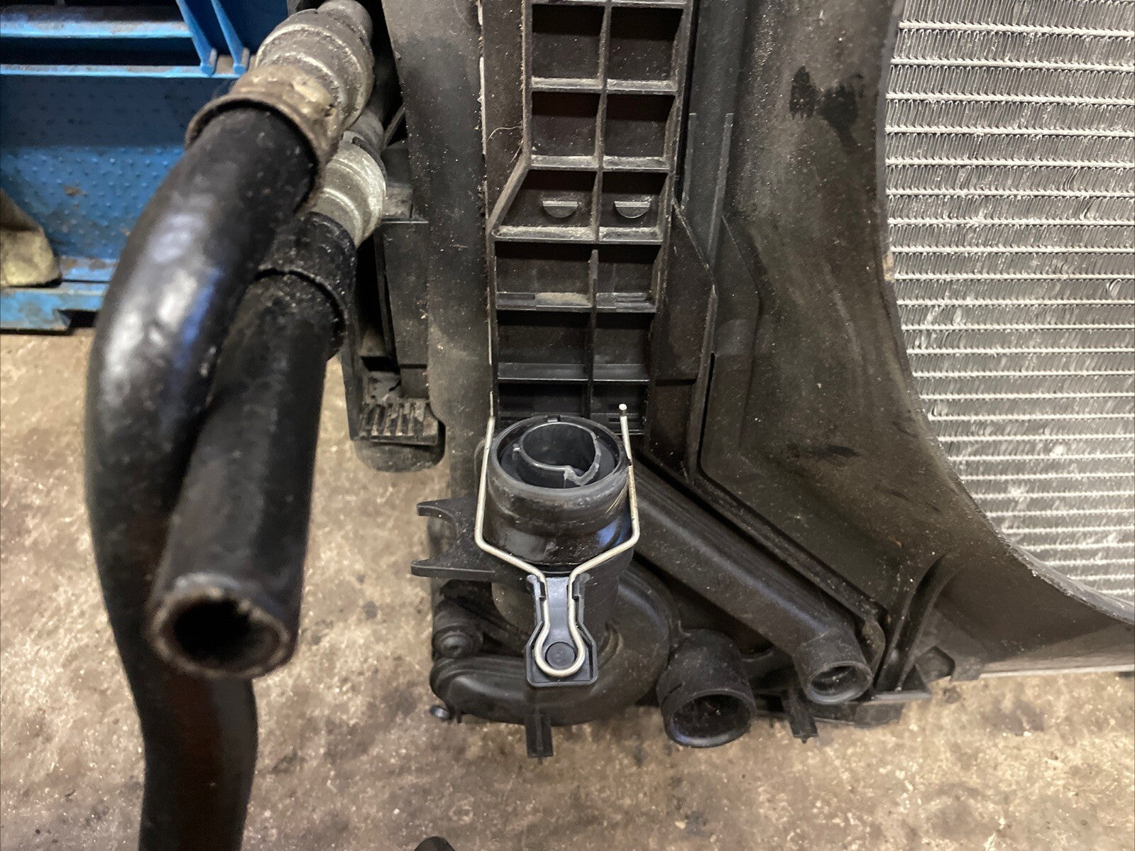 bmw e46 radiator Clip 