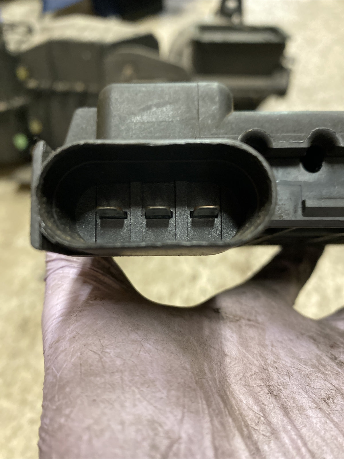 Audi TT 8N Mk1 3.2 V6 BHE Battery Engine Bay Fuse Box 8N0937550D