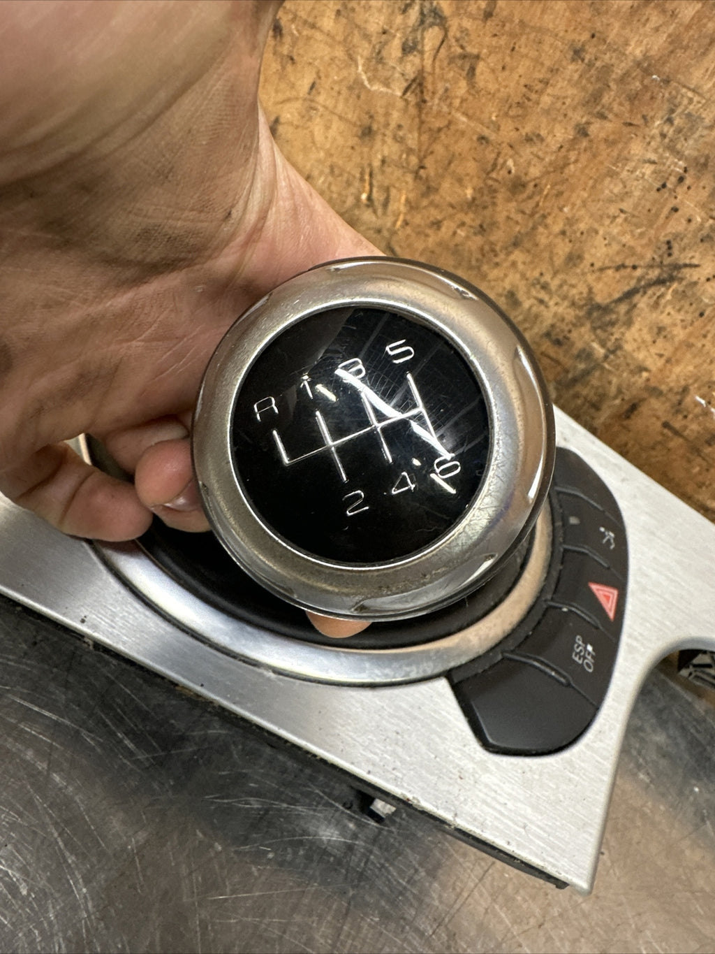 AUDI TT 8J MK2 6 SPEED MANUAL GEAR KNOB GAITOR + SURROUND SILVER SEE IMAGES