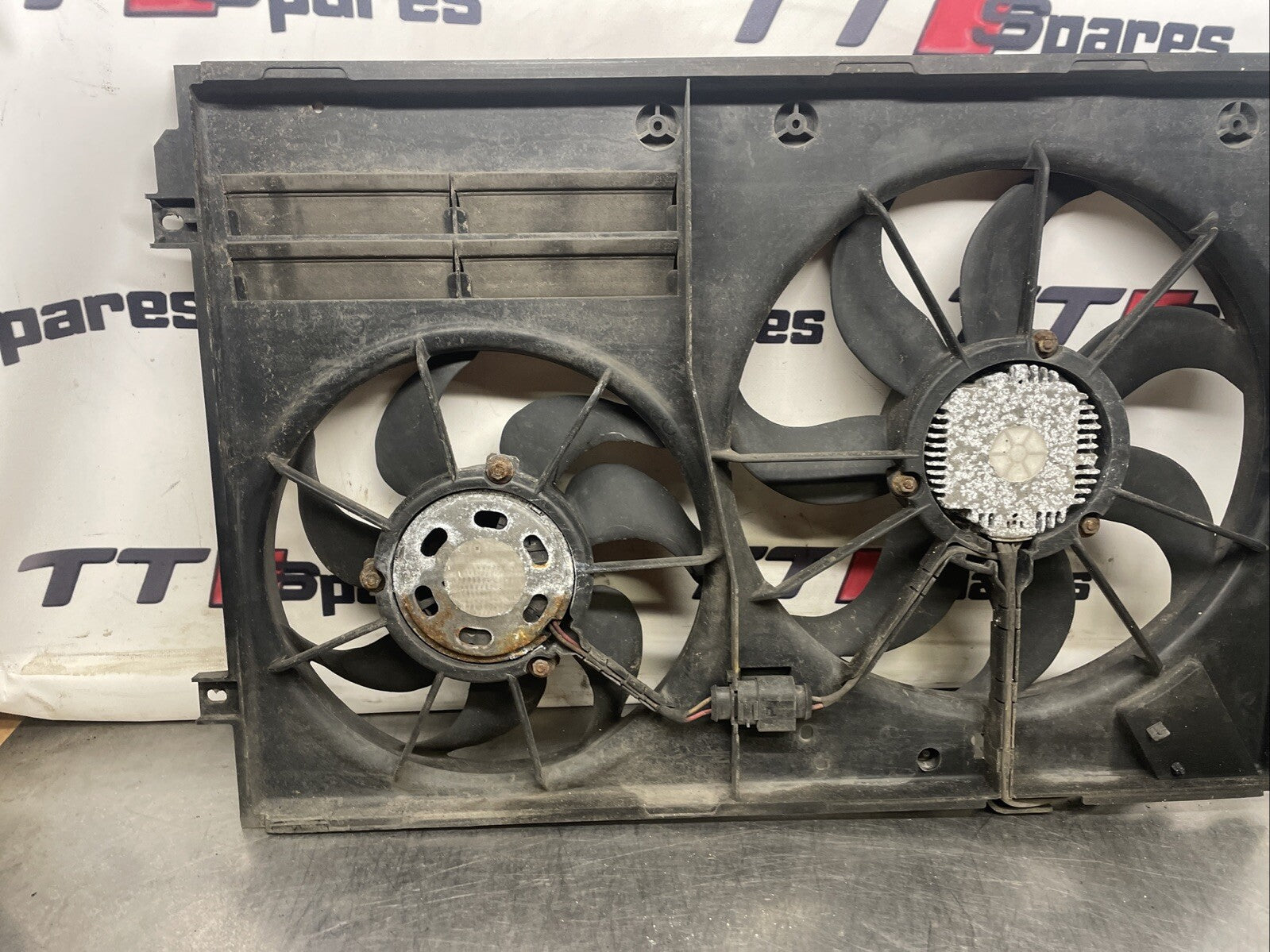 Audi A3 8P Radiator Engine Dual Cooling Fan Motor 2.0Petrol 2007 OEM 1K0121207AA