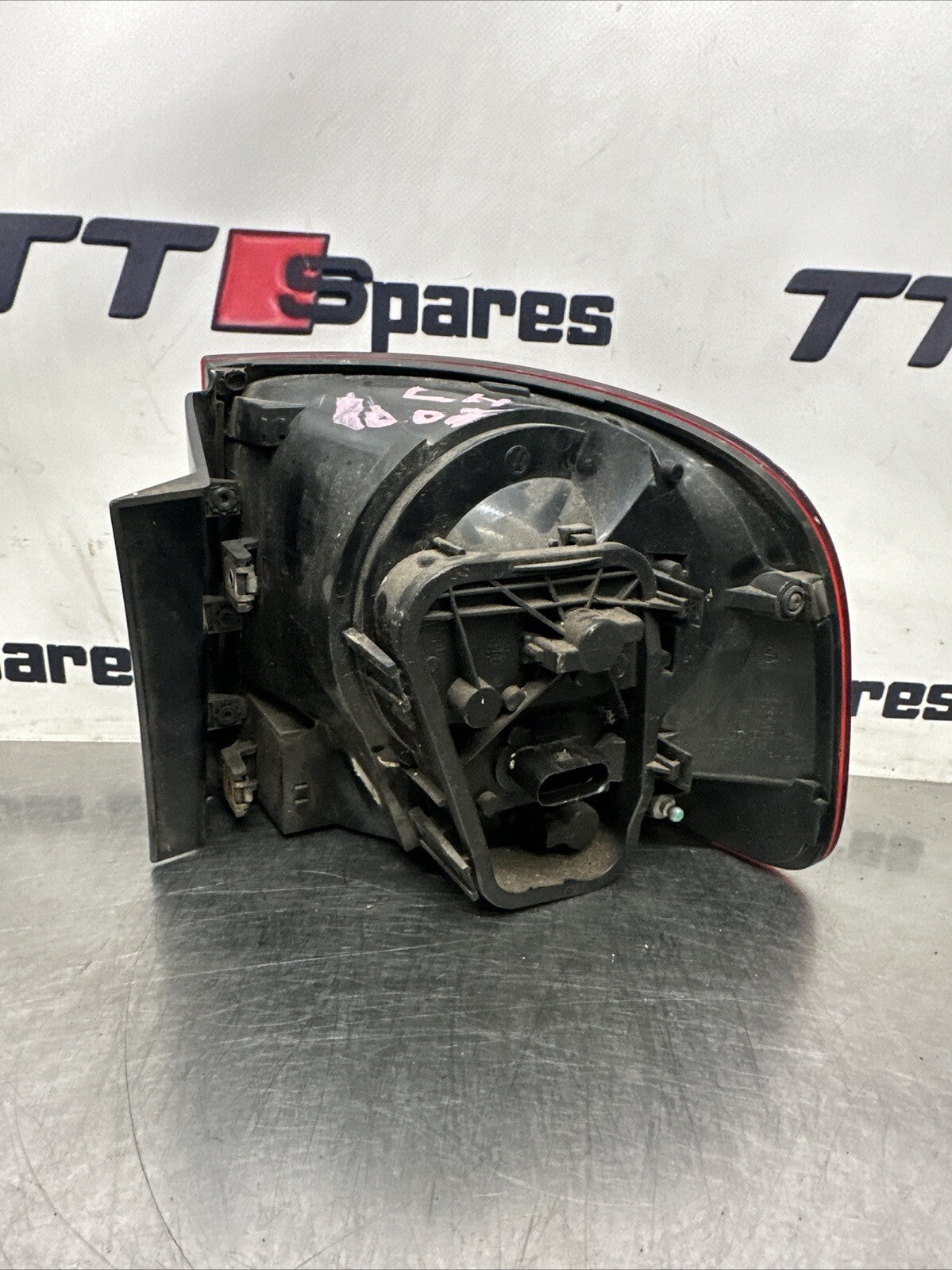 28259002 VOLKSWAGEN TOUAREG SPORT PASSENGER SIDE OUTER REAR LIGHT UNIT (2005) 