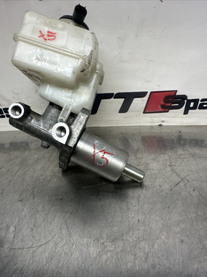 BMW X5 BRAKE MASTER CYLINDER & BOTTLE 3.0 D DIESEL 6771718 E70 2007