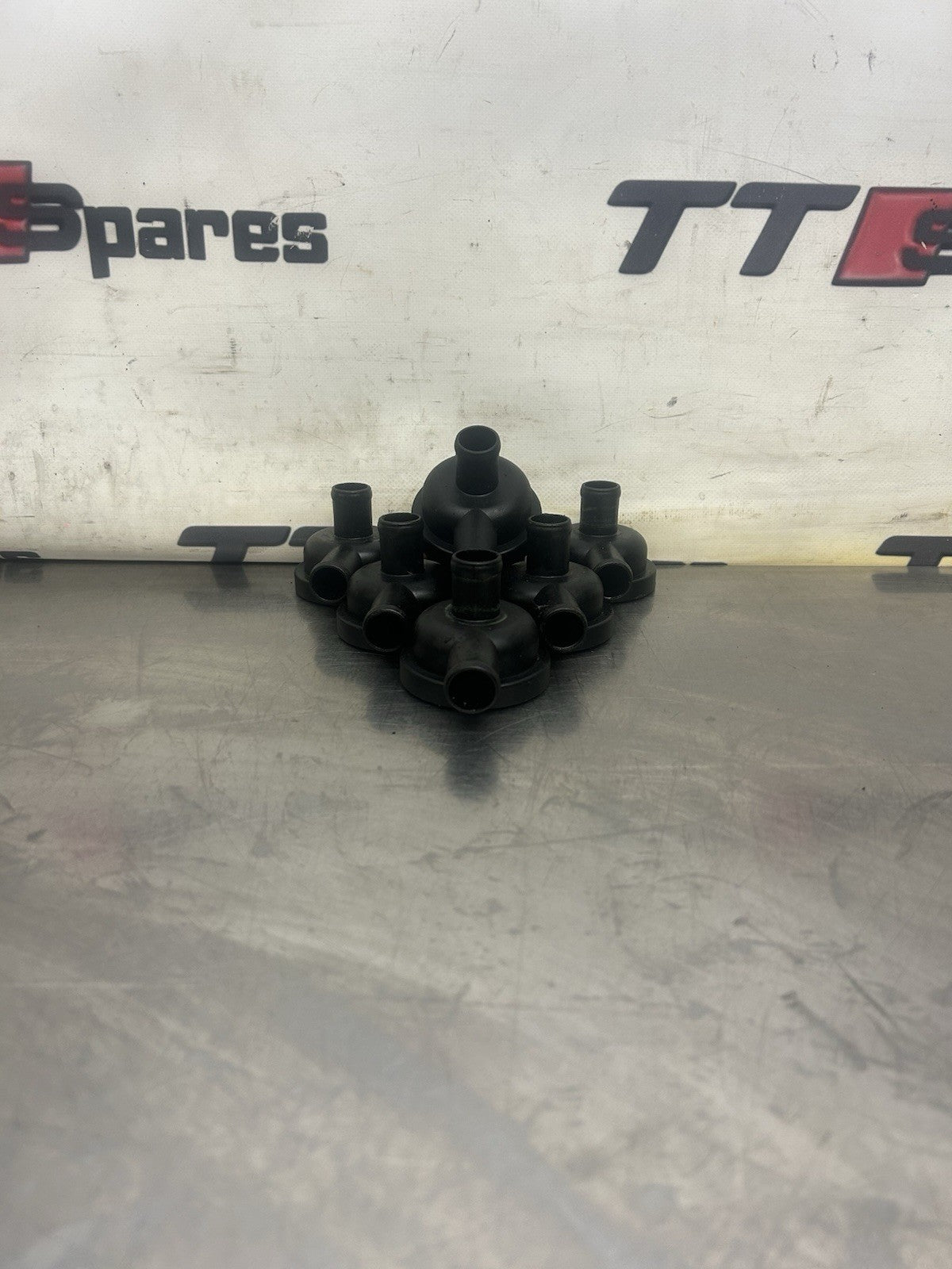 06A129101C Engine Block Breather Valve Audi Skoda Vw 1.8t 06a129101C