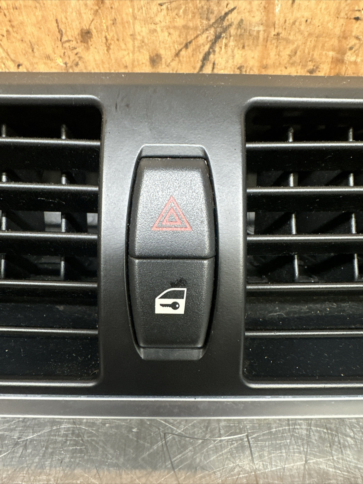 BMW X5 E70 X6 E71 07-13 DASHBOARD CENTRE AIR VENT WITH GLOVE BOX SWITCH 7161801