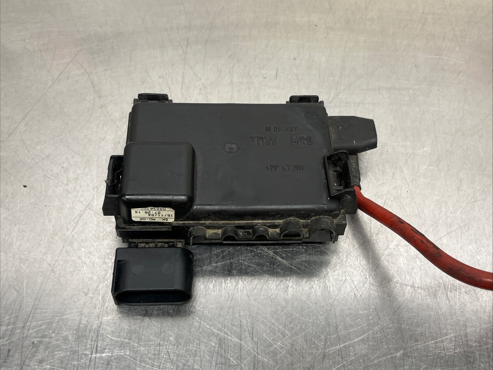 AUDI GENUINE TESTED TT MK1 ENGINE BAY BATTERY TOP FUSE BOX 8N0937550A