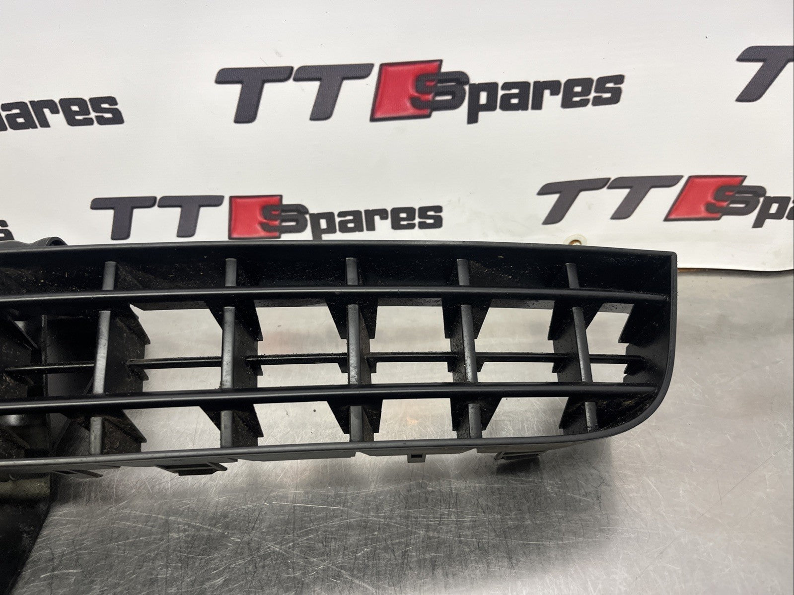 Audi Tt Mk1 3.2 V6 Front bumper  Lower Middle Grill Genuine