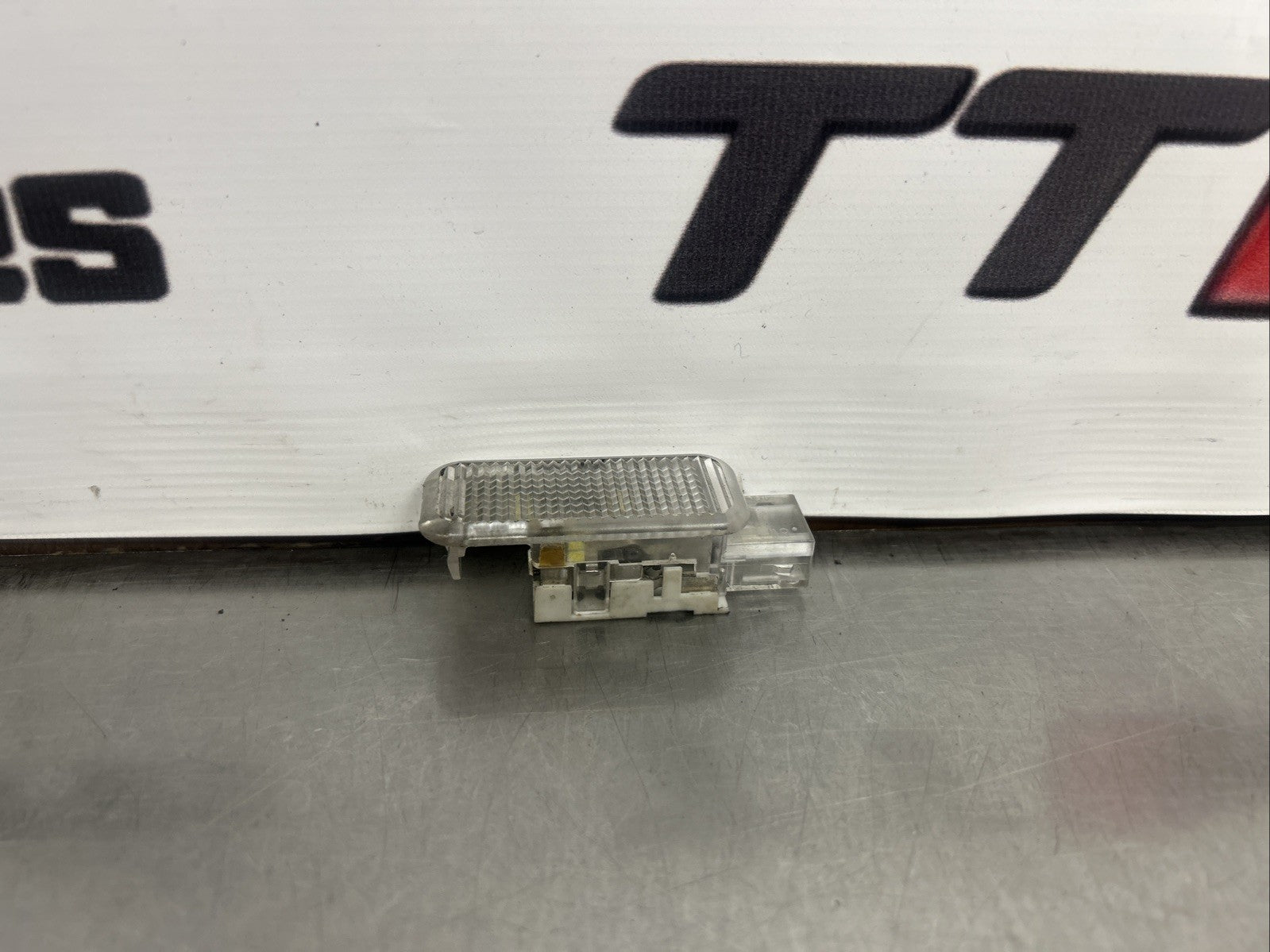 Audi A3 8P Glovebox light fitting + Bulb 8P0 947 415