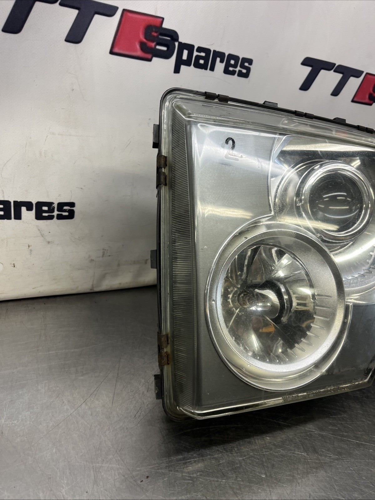 Range Rover L322 Headlight Xenon Near Side XBC000376 2002 to 2006 B14032