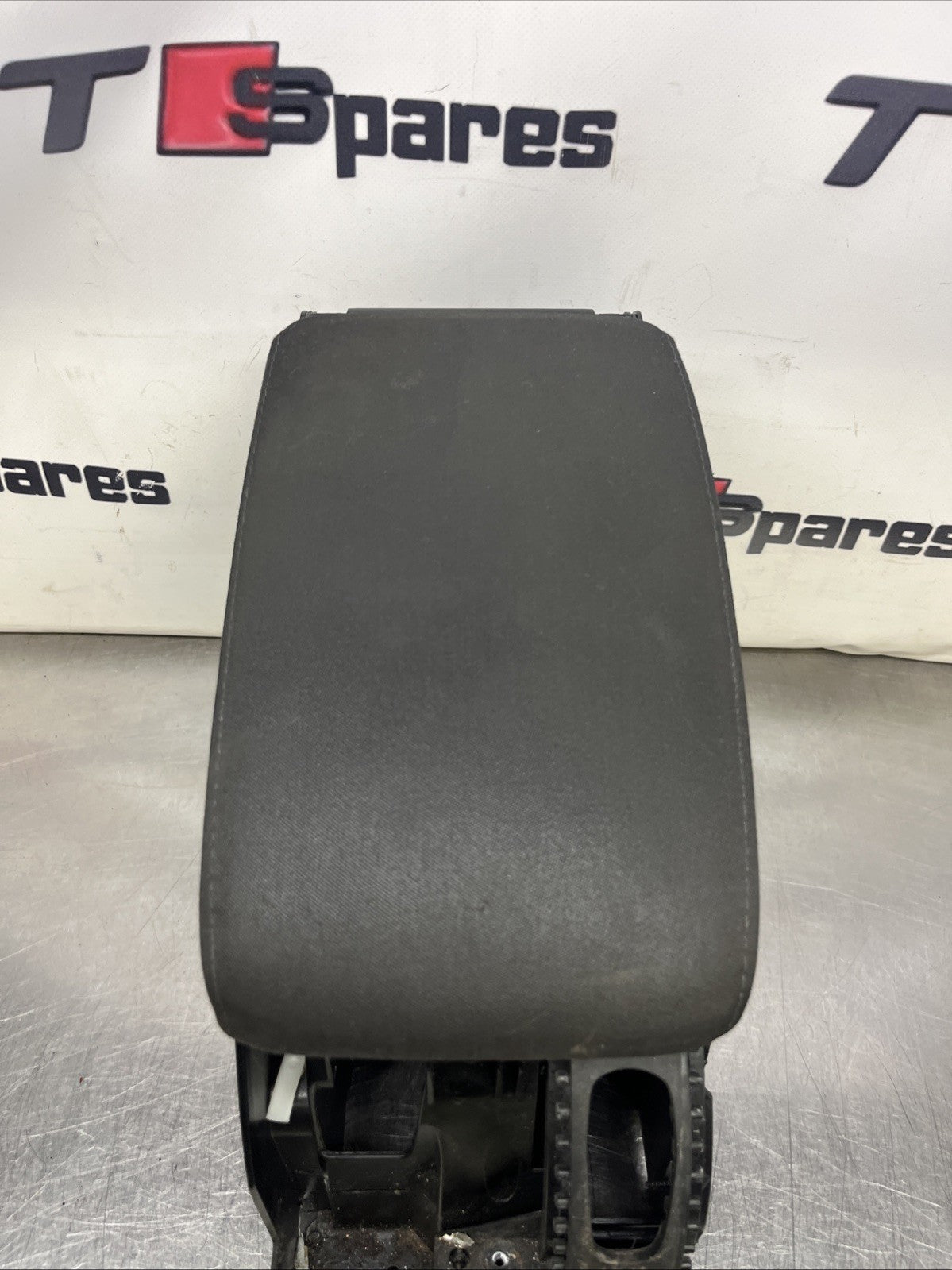 1K5864251C 08-2013 MK6 VOLKSWAGEN GOLF CENTRE CONSOLE ARMREST V