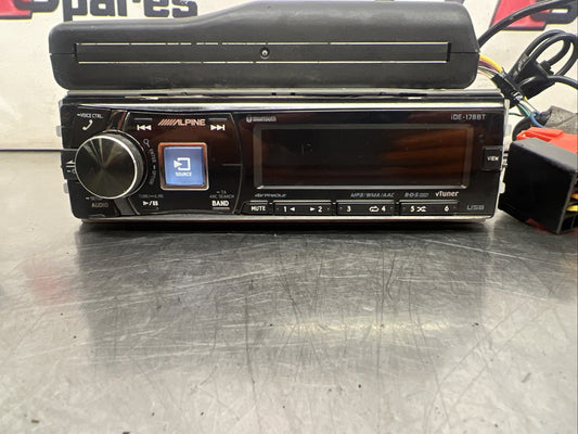 Alpine IDE-178BT vTuner Ready USB/Bluetooth® Built in 4V Tuneit App Compatible