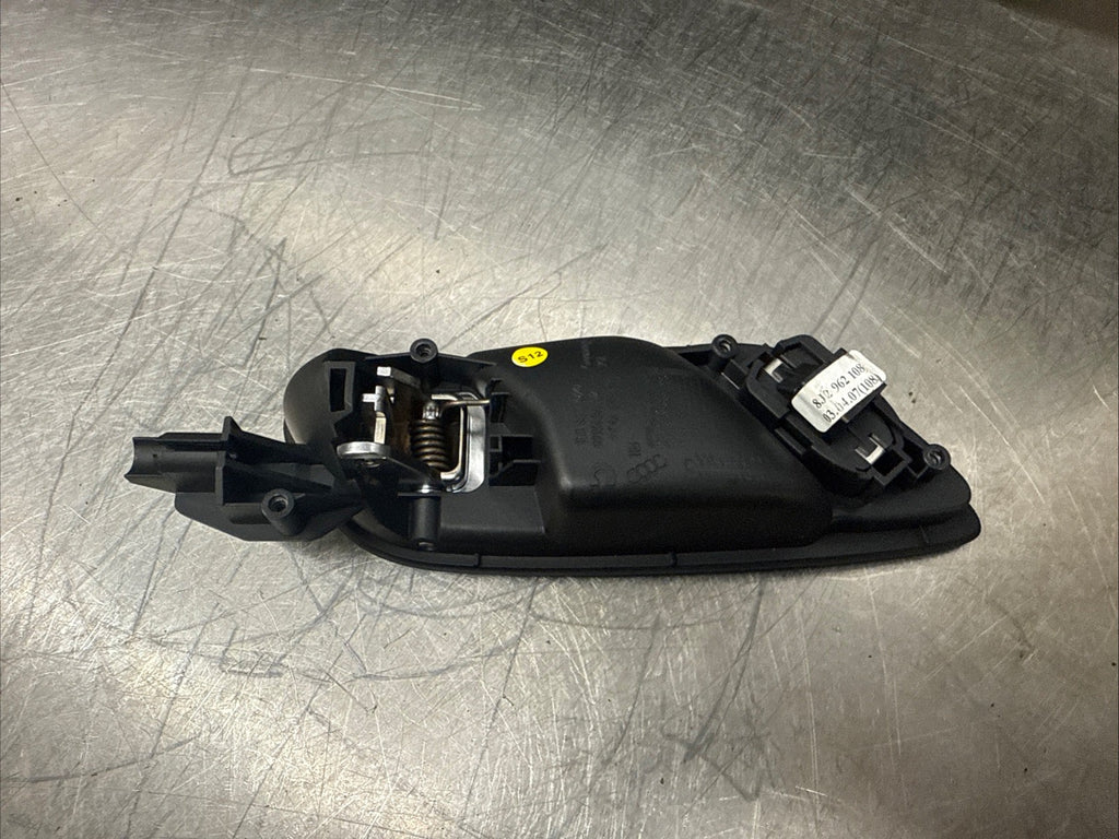AUDI TT MK2 8J FRONT RIGHT DRIVER OFFSIDE INTERIOR DOOR HANDLE 8J1837020
