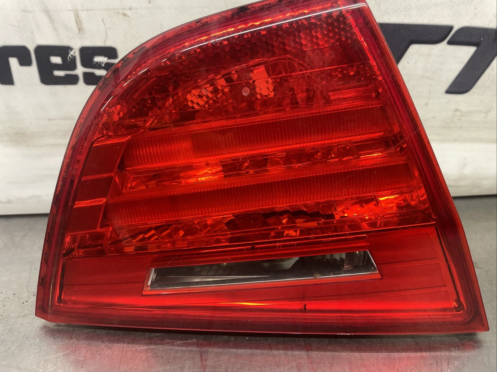 BMW 3 E90 E91 2008 Left  tailgate rear tail light lamp 218401 TRP35636