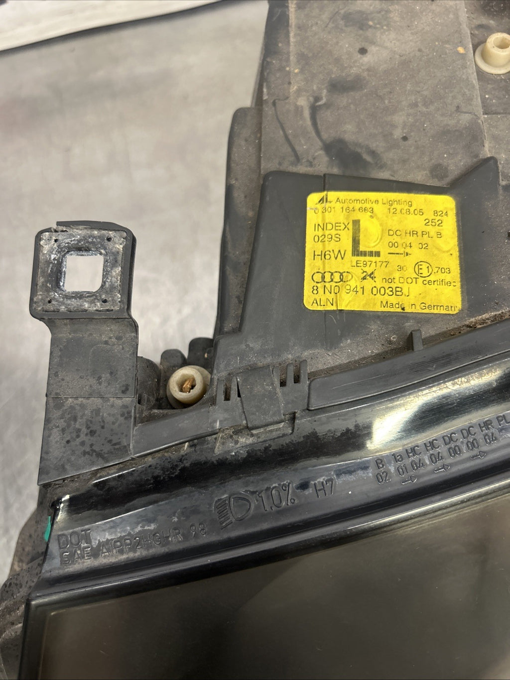 2002-2006 Audi TT Left Passenger Headlight / Headlamp 8N0941003BJ