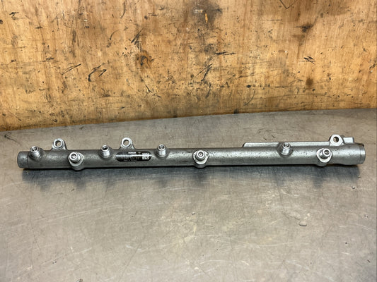 BMW E70 X5 3.0D Fuel Injection Rail 7795514 03