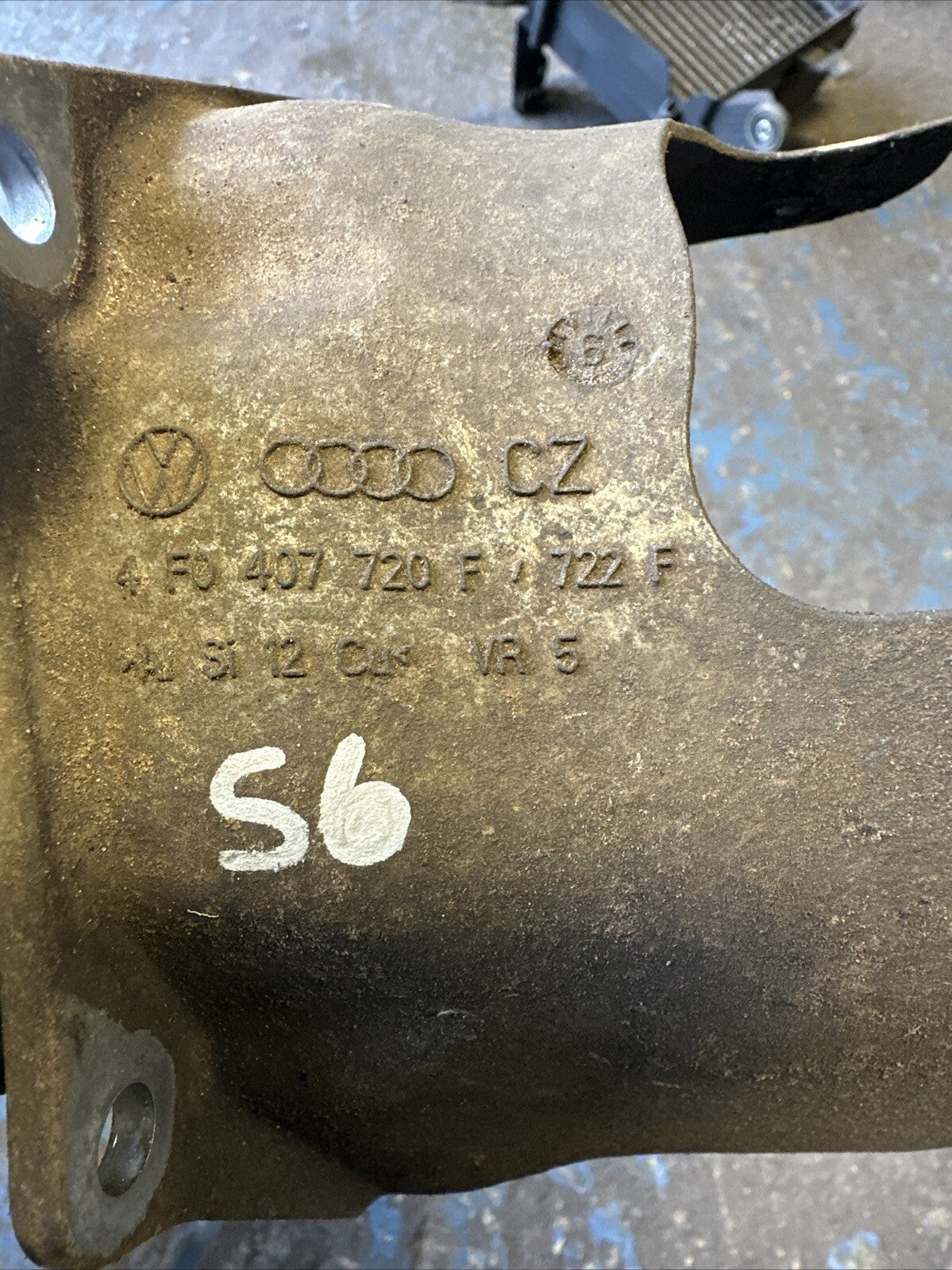 Audi A6 4F C6 Front OS Right Drive Shaft Guard Plate Cover 4F0407720F