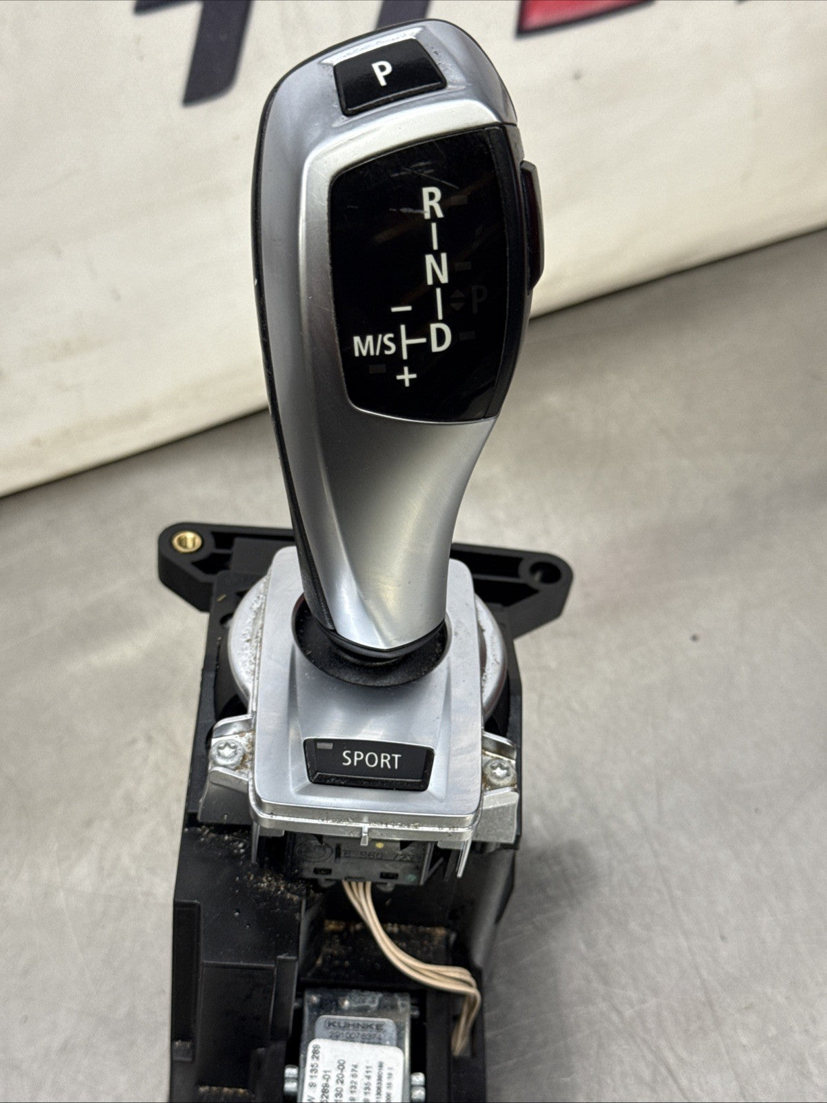 OEM BMW X5 E70 X6 E71 AUTOMATIC GEAR SHIFT SELECTOR SWITCH LEVER RHD 9135289-01