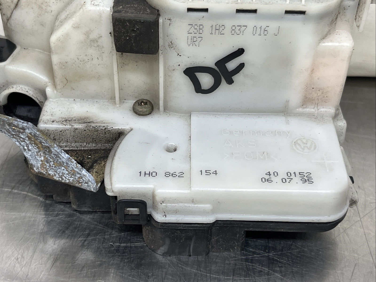 VW GOLF MK3 1H (92-97) OSF DOOR LOCK MECHANISM - DRIVER RIGHT FRONT 1H0862154