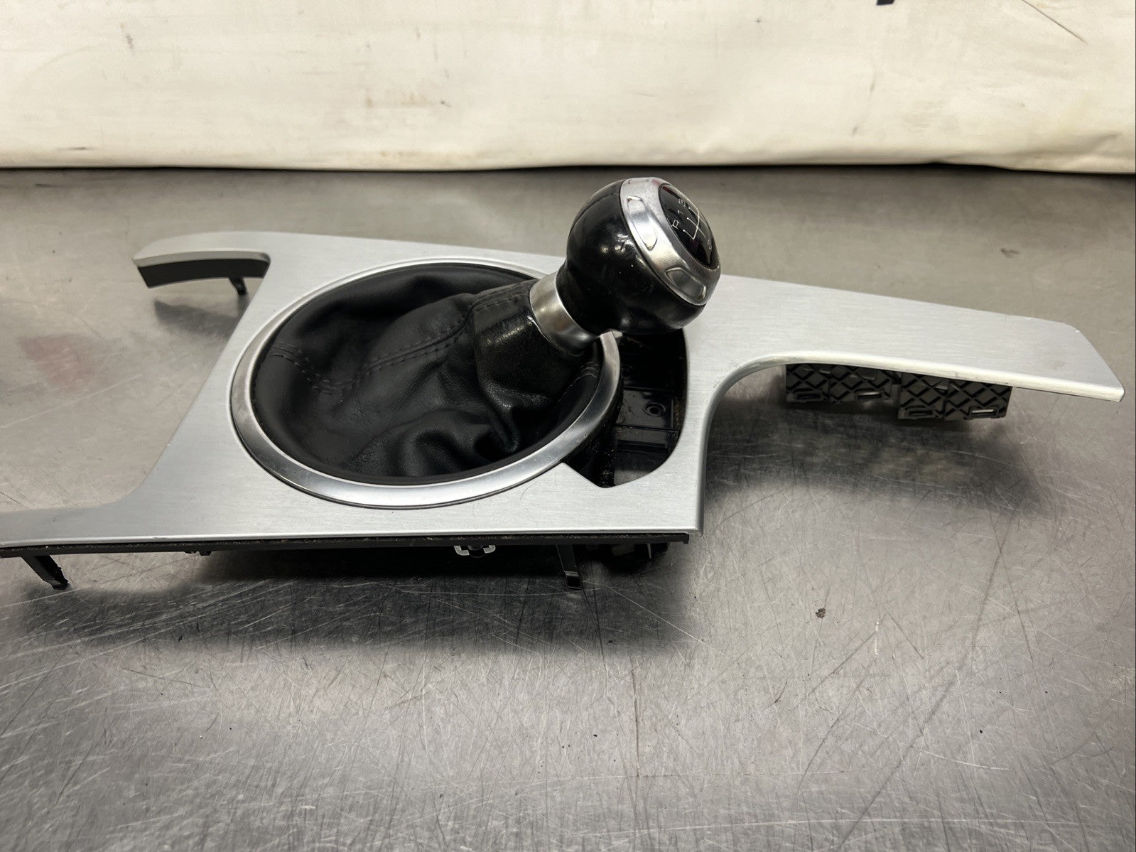 8J2863916A Audi TT Gear Knob Console Surround Trim 6 Speed Manual 2007 MK2 8J 