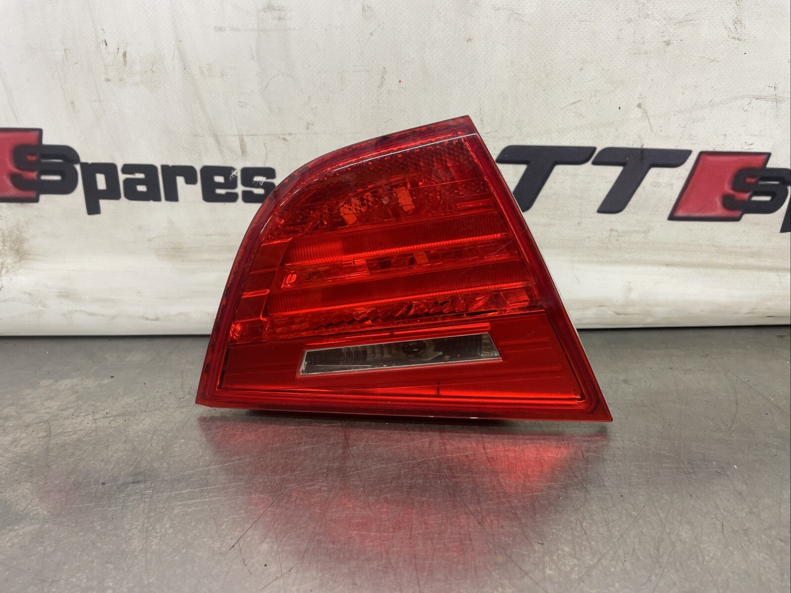 BMW 3 E90 E91 2008 Left  tailgate rear tail light lamp 218401 TRP35636