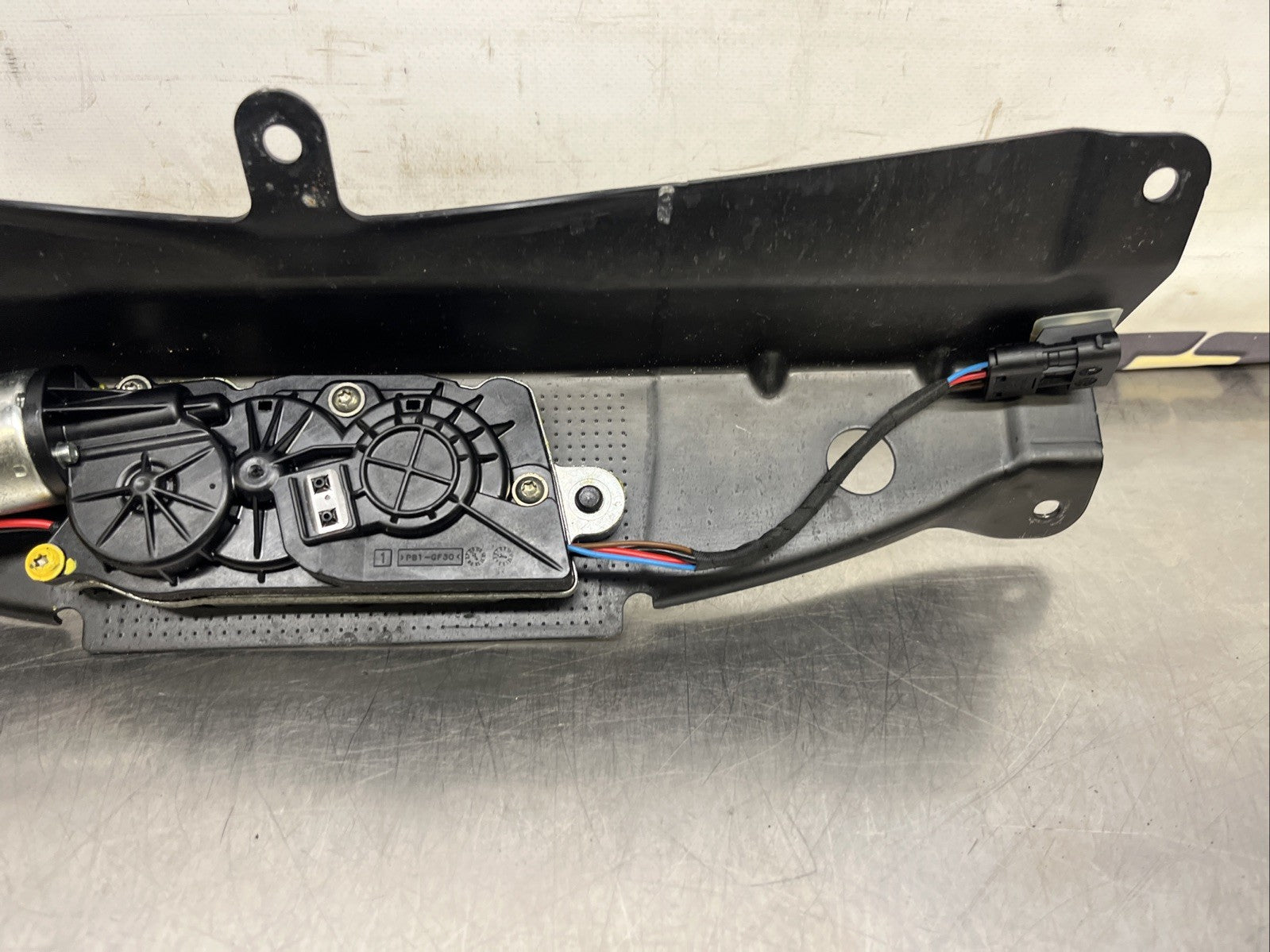 BMW X5 E70 UPPER TAILGATE SOFT CLOSE LATCH LOCK ACTUATOR 51247233909 7233909