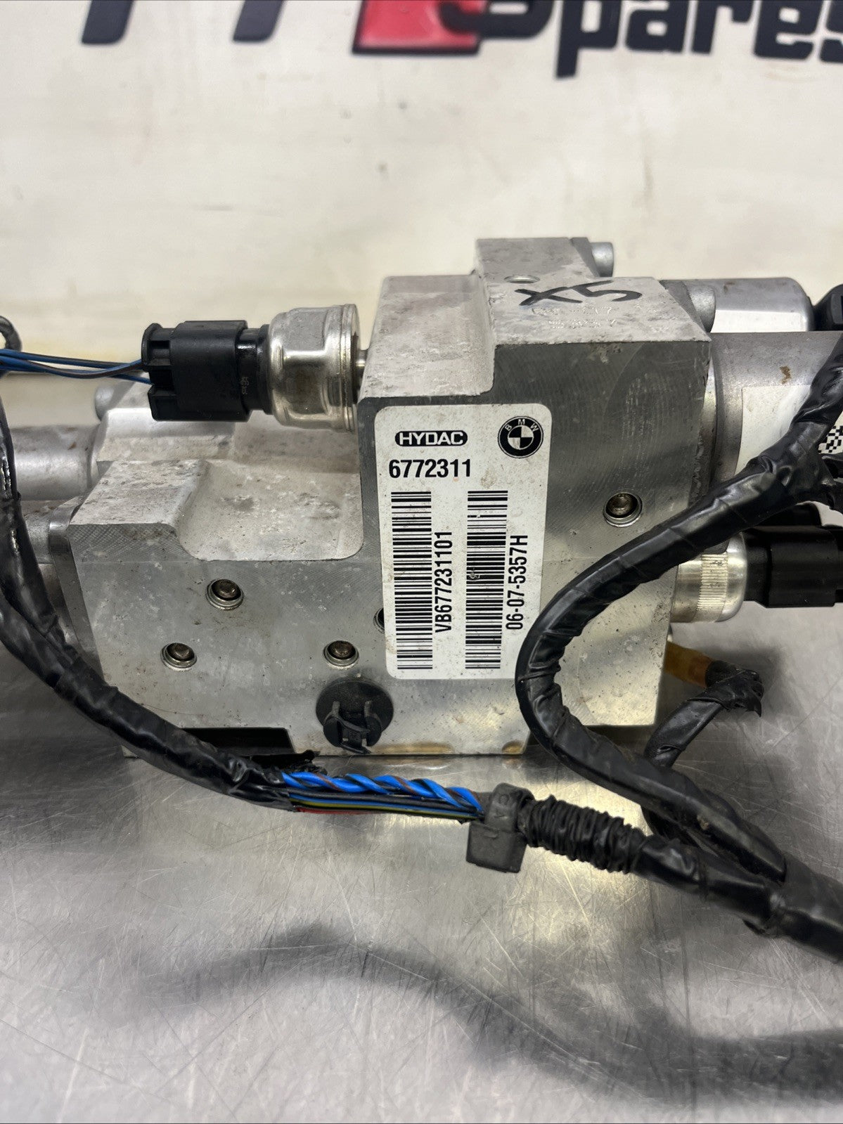 BMW X5 E70 E71 Valve Block Dynamic Drive Front Axle Hydraulic Pump 6772311 2009