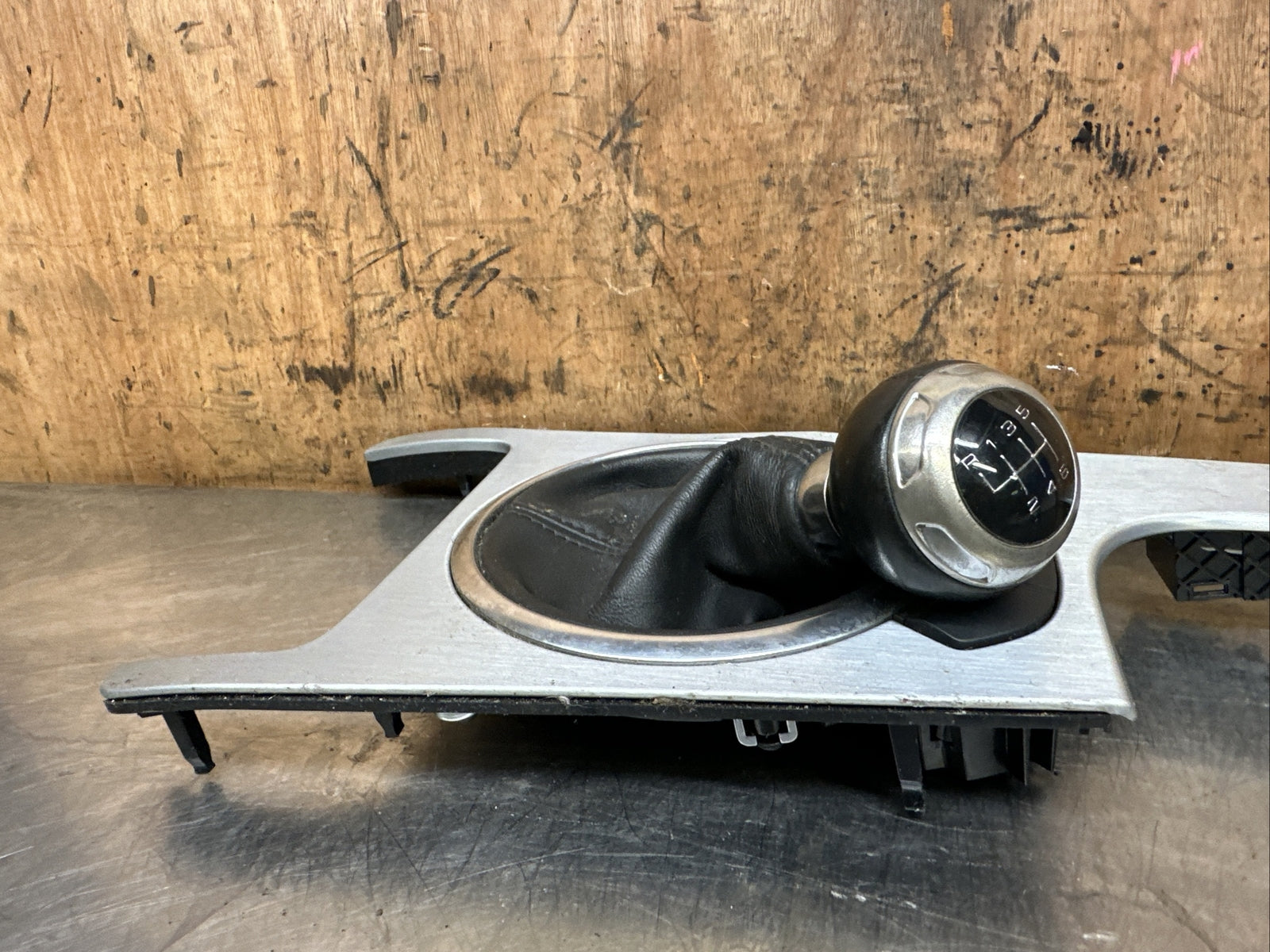 AUDI TT 8J MK2 6 SPEED MANUAL GEAR KNOB GAITOR + SURROUND SILVER SEE IMAGES