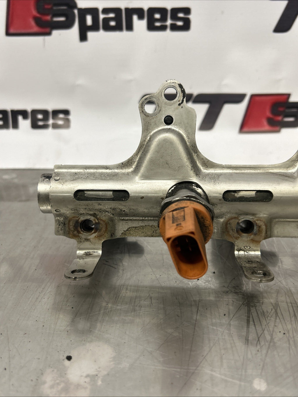 10-14 AUDI TT MK2 8J 2.0 TFSI PETROL FUEL RAIL/INJECTORS 06J133036AB/06J133317M