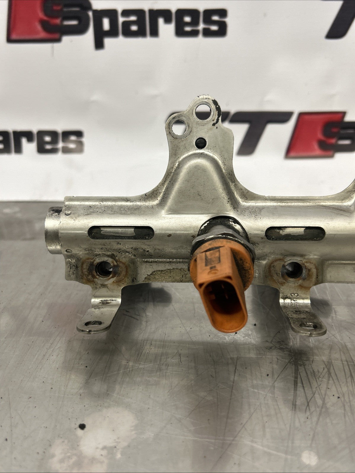 10-14 AUDI TT MK2 8J 2.0 TFSI PETROL FUEL RAIL/INJECTORS 06J133036AB/06J133317M