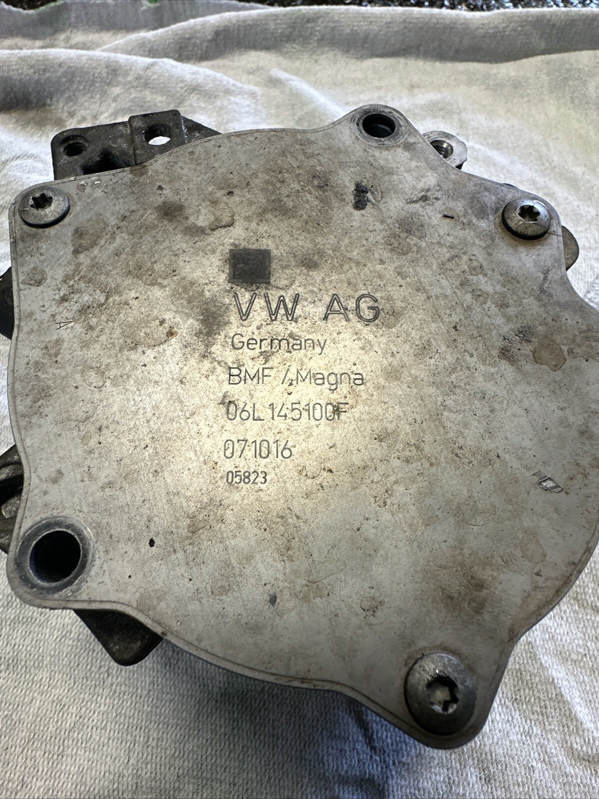 VOLKSWAGEN GOLF GTI Mk7 (5G) Vacuum Pump 2.0 TSI 06L145100F