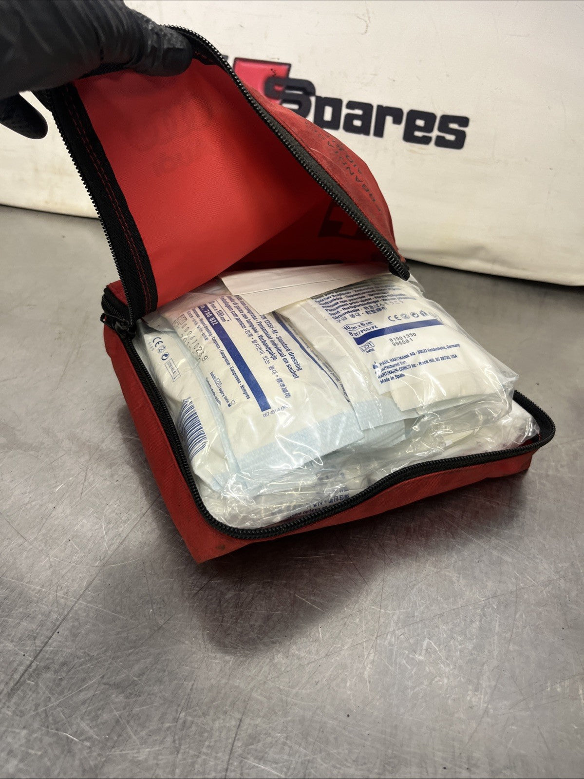 Audi Q7  First Aid Kit With Full Stuff Inside (8P0860282A)