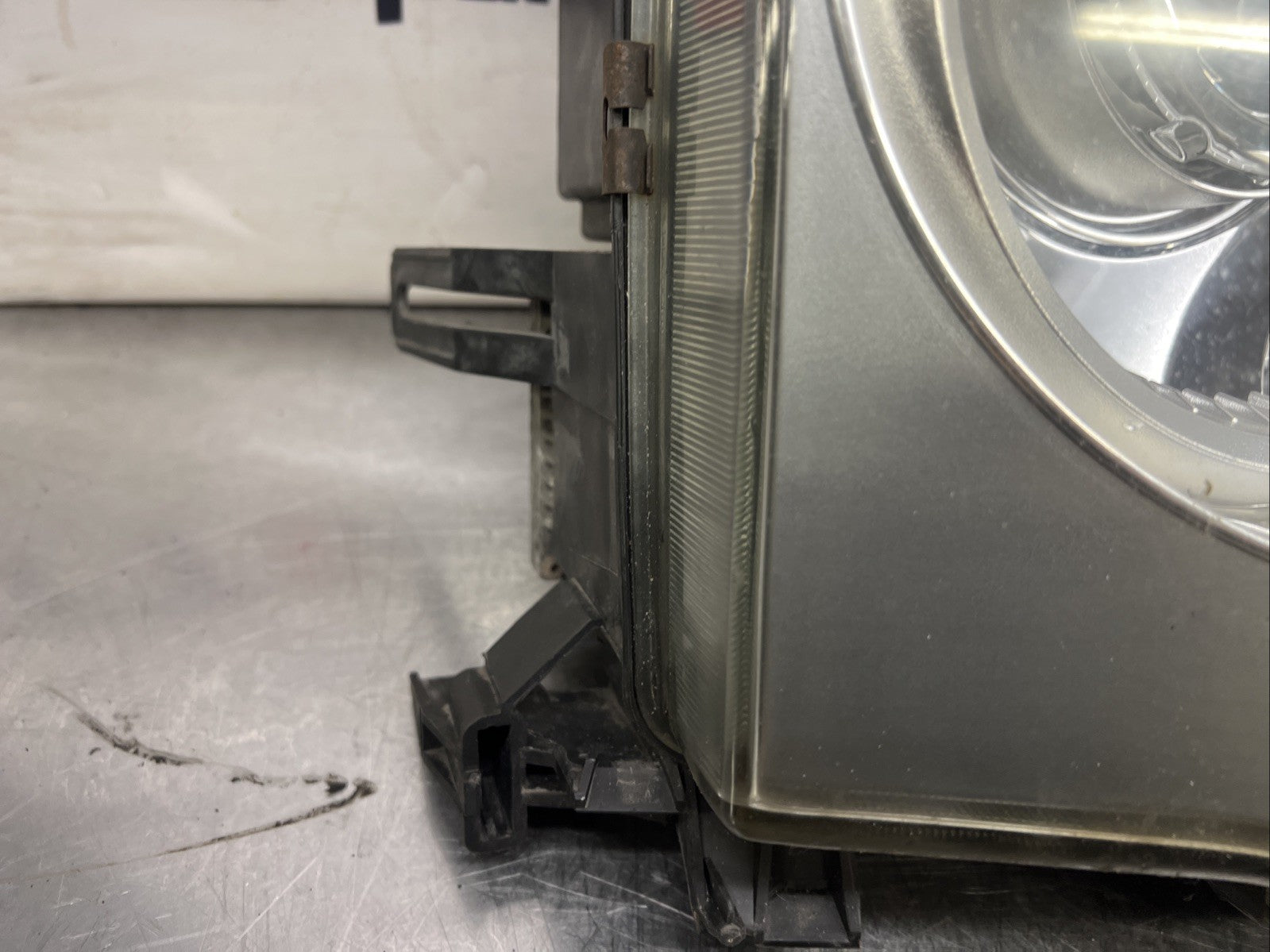Headlight Xenon Range Rover L322 Driver Side Pre Facelift XBC001321 Ref KE53