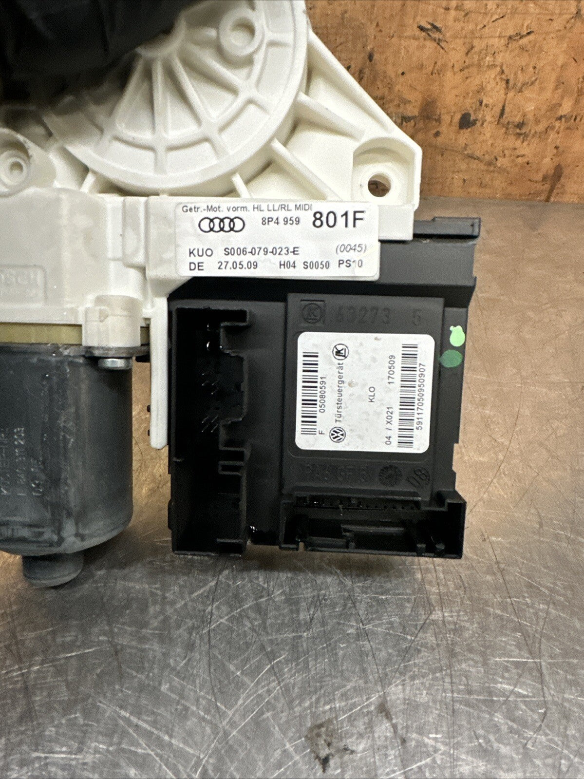 Audi A3 8P SportBack O/S/F Window Motor 8P0959801F