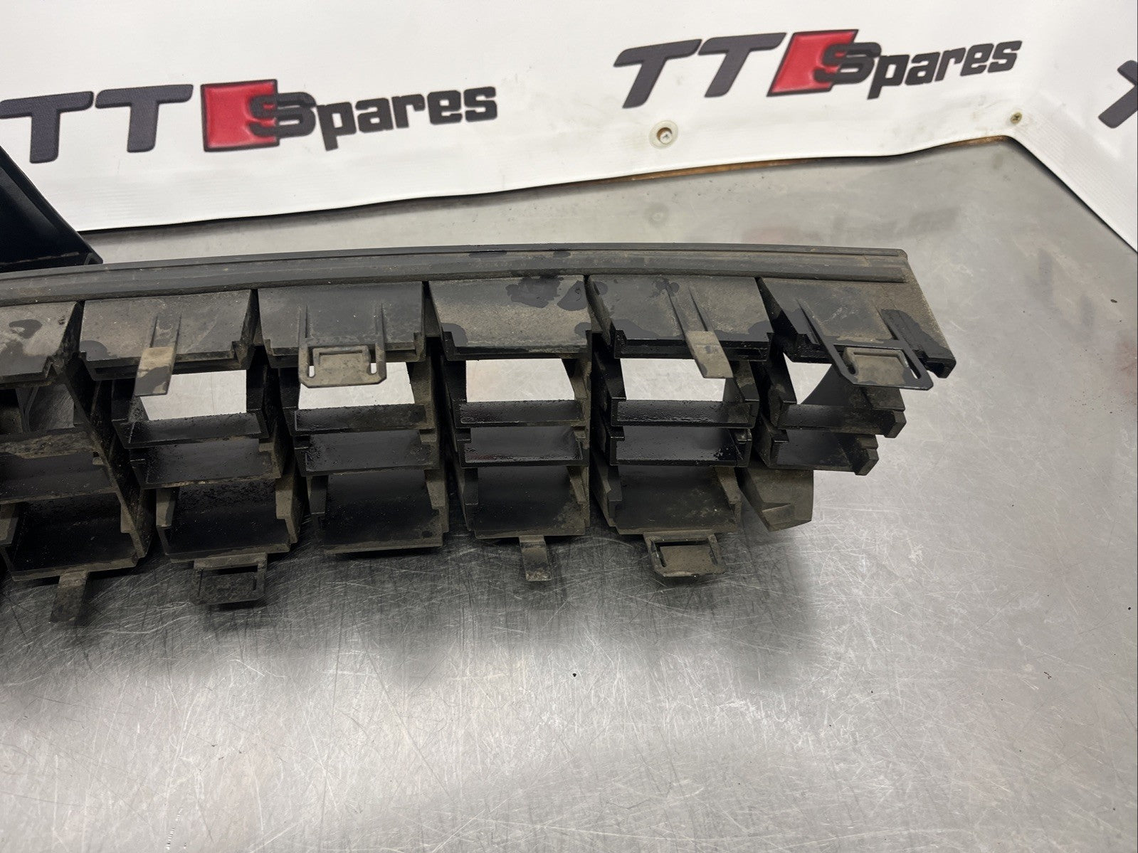 Audi Tt Mk1 3.2 V6 Front bumper  Lower Middle Grill Genuine