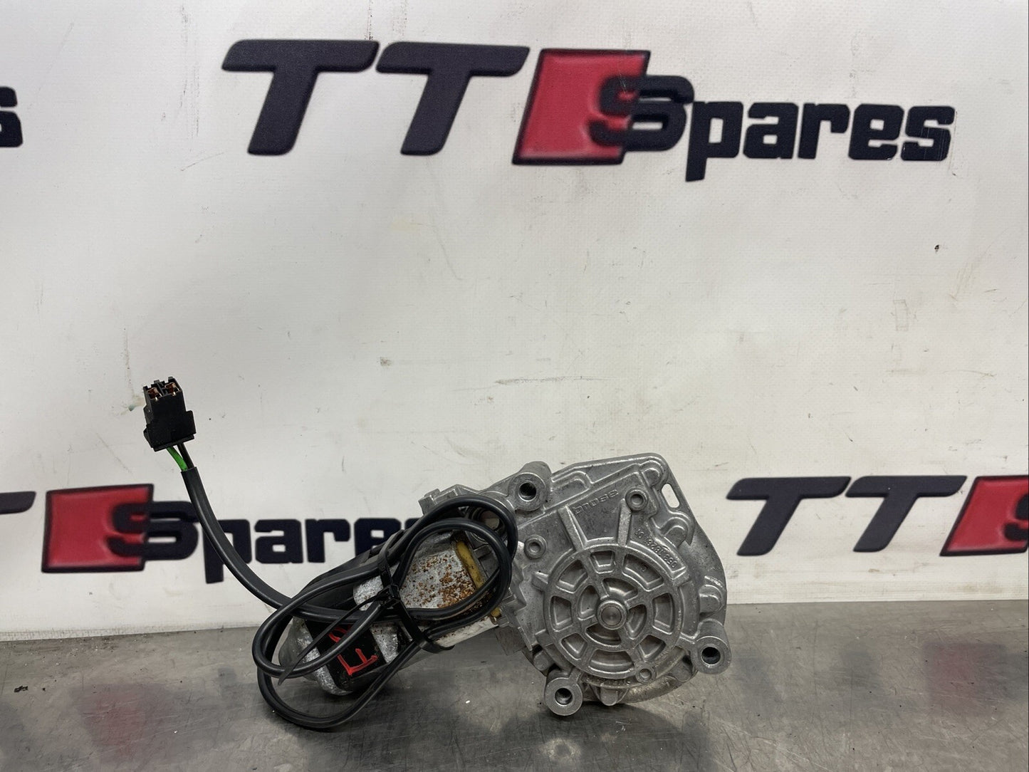 Audi A8 S8 D2 4D 1998 Front right front window regulator motor 05318261 ART15691