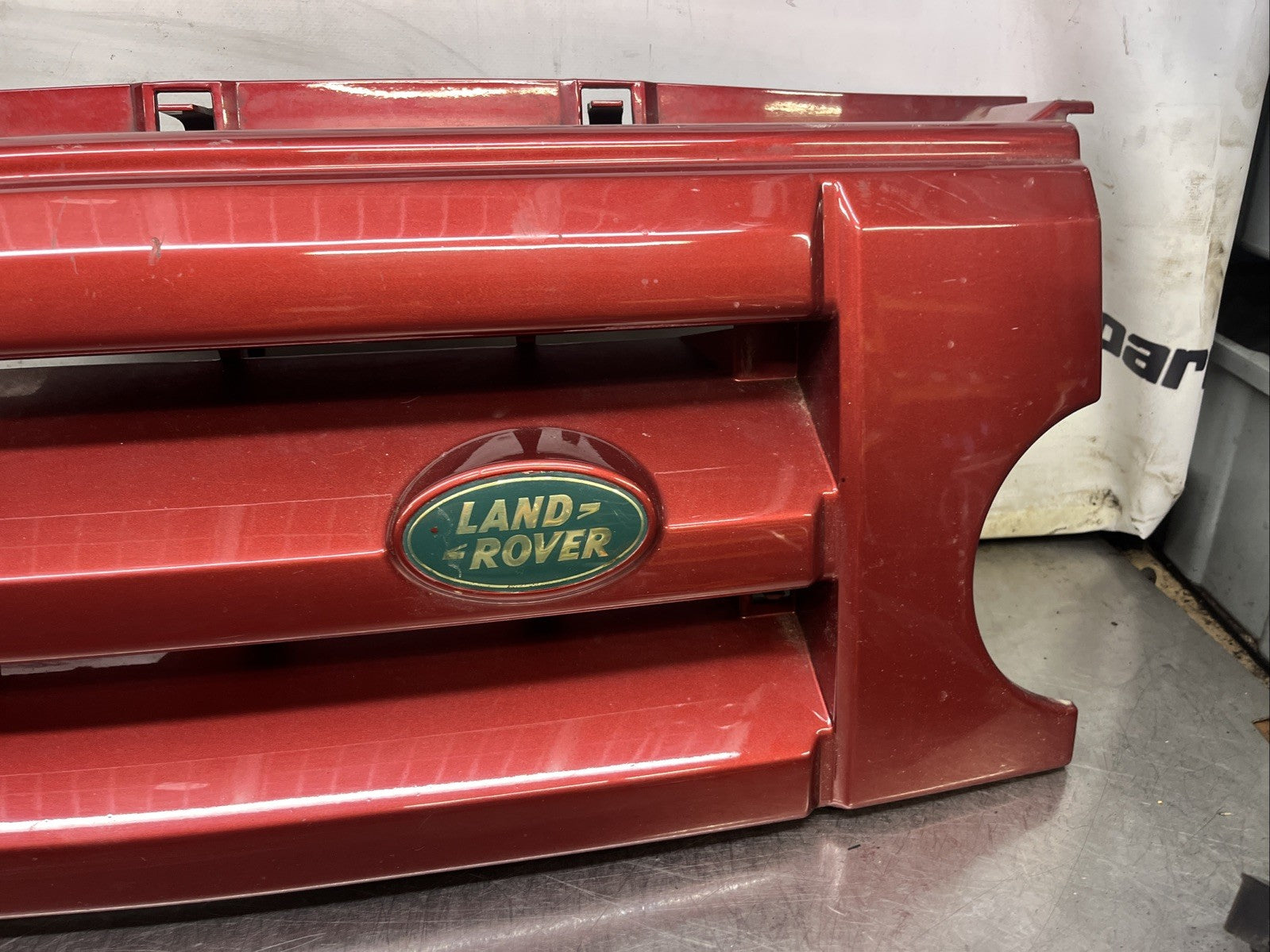 LAND ROVER Discovery 3 04-09 Front Grill Red