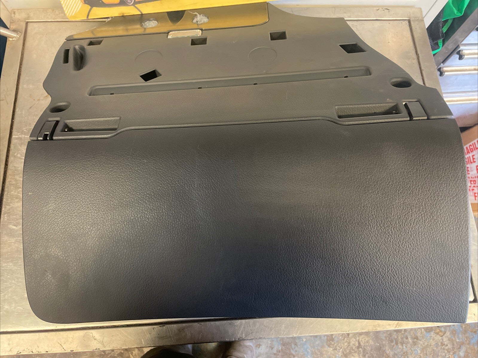 4F2857035CK 2008 AUDI S6 A64DR MK3 4F C6 4DR SALOON GLOVE BOX & CD CHANGER 