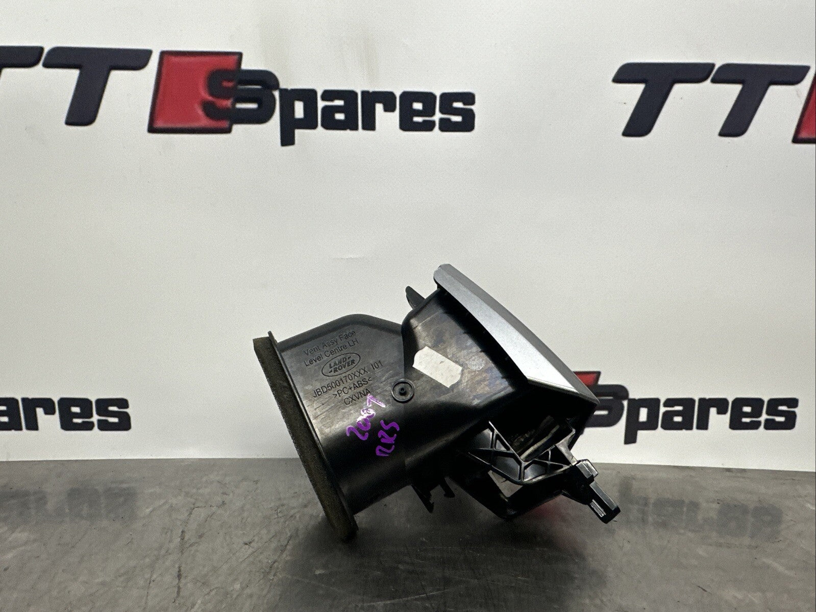 2005-2009 RANGE ROVER SPORT  MIDDLE PASSANGER SIDE AIR VENT JBD500170XXX