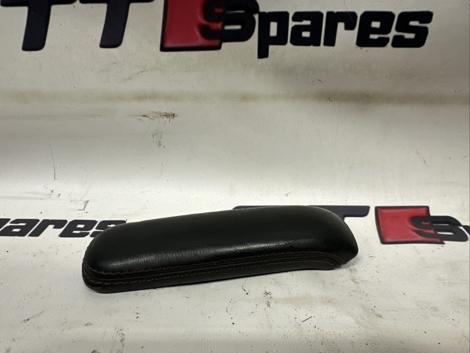 AUDI TT MK2 8J ROADSTER LEATHER ARM REST TOP 8J0864209 06-14 RED STITCHING