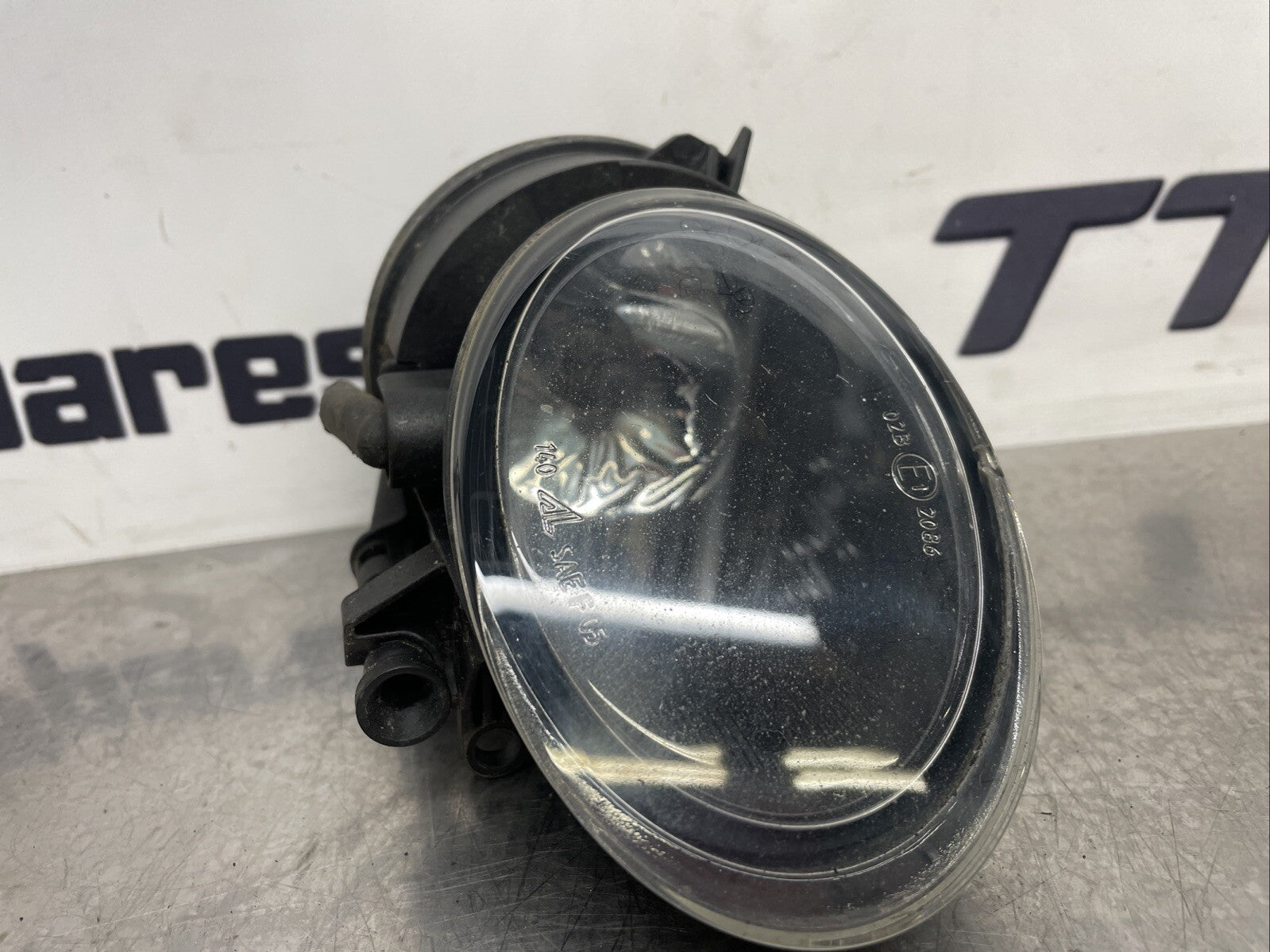 06-14 AUDI TT MK2 FOG LIGHT DRIVERSIDE 8J0941700 USED 