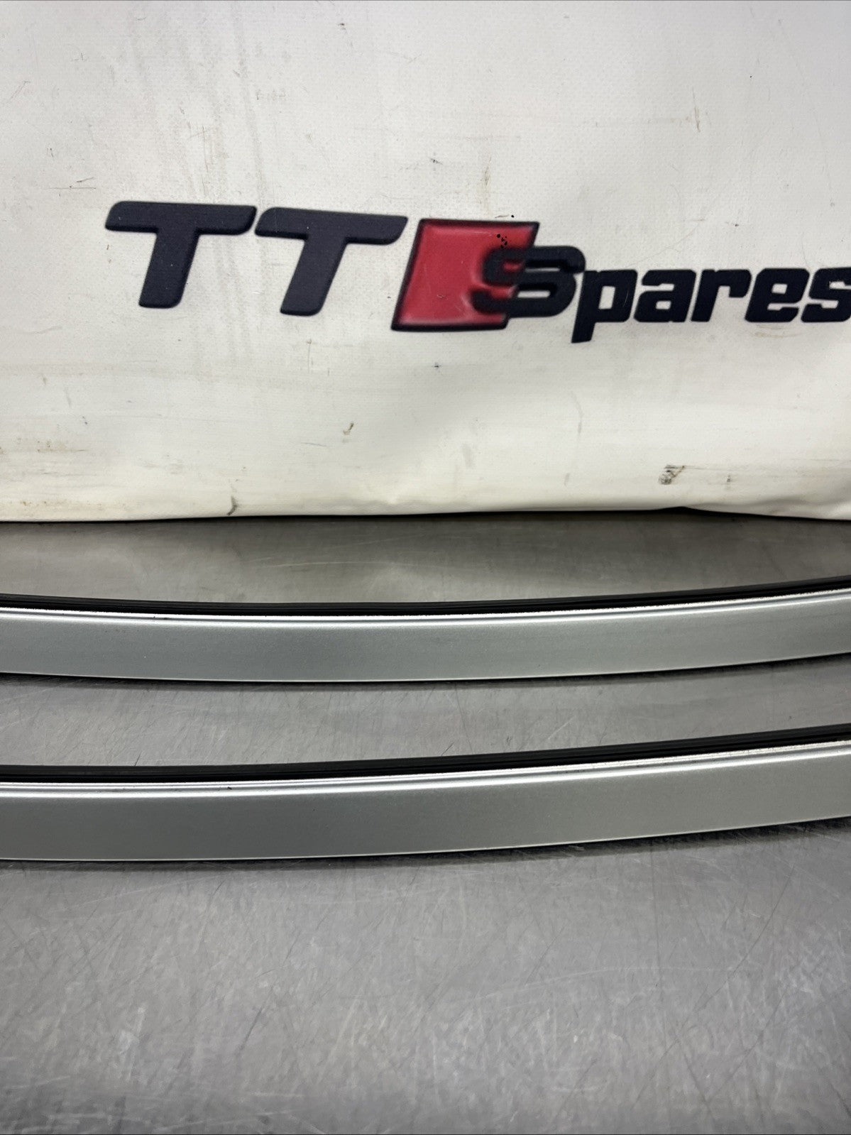 AUDI TT MK1 8N 98-06 COUPE PAIR ROOF GUTTER TRIMS RAILS SILVER