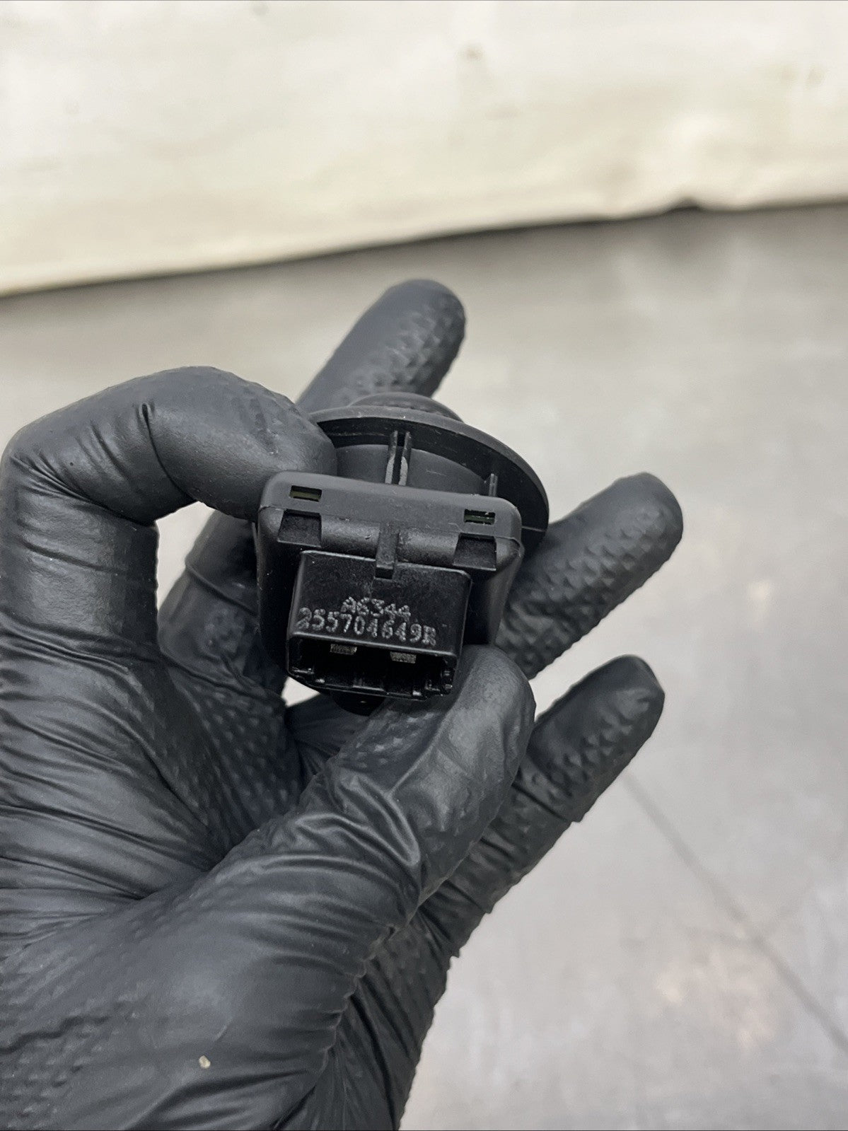Genuine Renault Trafic (14-22) Vauxhall Vivaro X82 Wing Mirror Switch 255704649R