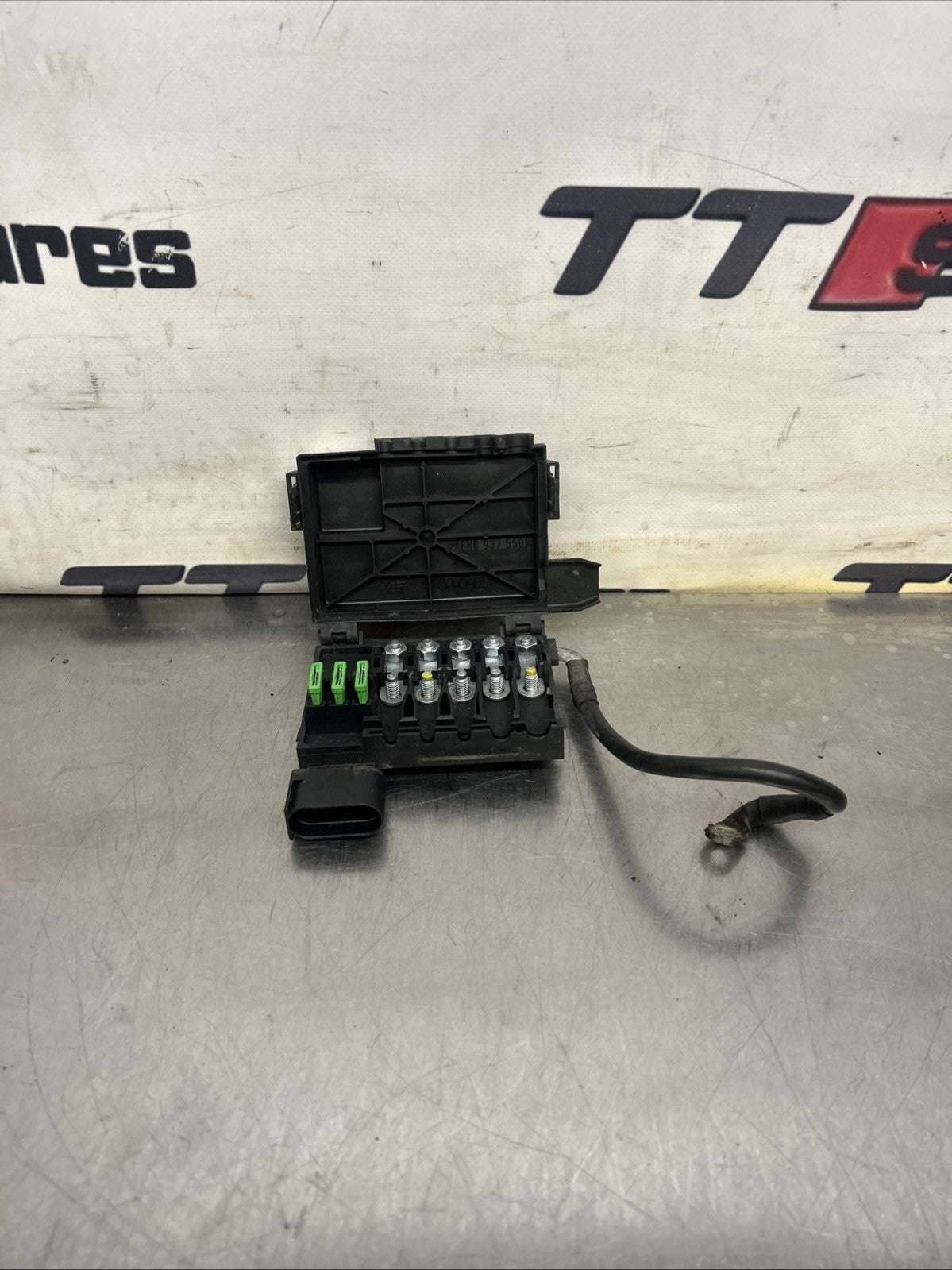 AUDI GENUINE TESTED TT MK1 ENGINE BAY BATTERY TOP FUSE BOX 8N0937550A
