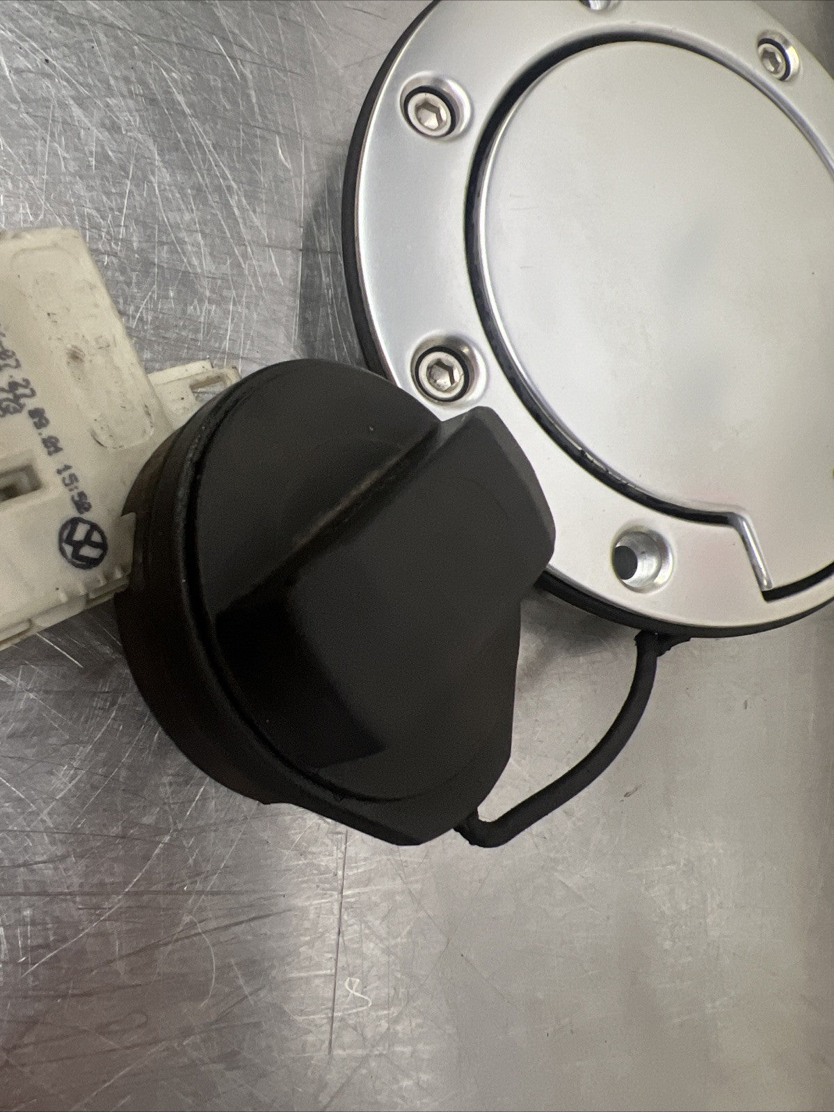 AUDI TT FUEL FILLER CAP DOOR ASSEMBLY MK1 1998-2006