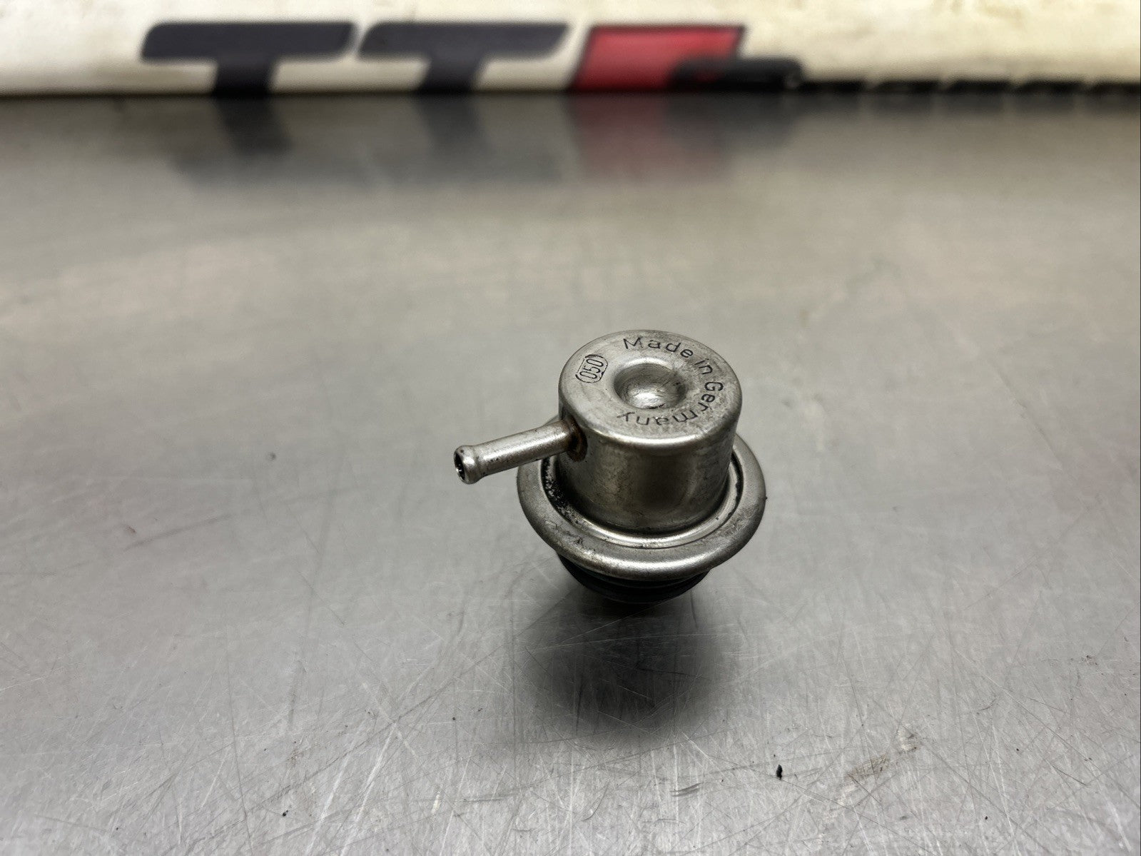 VW AUDI TT 3.0 bar FUEL PRESSURE REGULATOR 0280160557 037133035C Genuine 1.8t