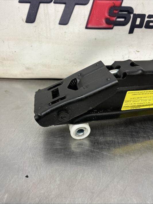 Audi TT Mk2 8J 2006-14 Car Jack Car Lifting Jack 8J0011031