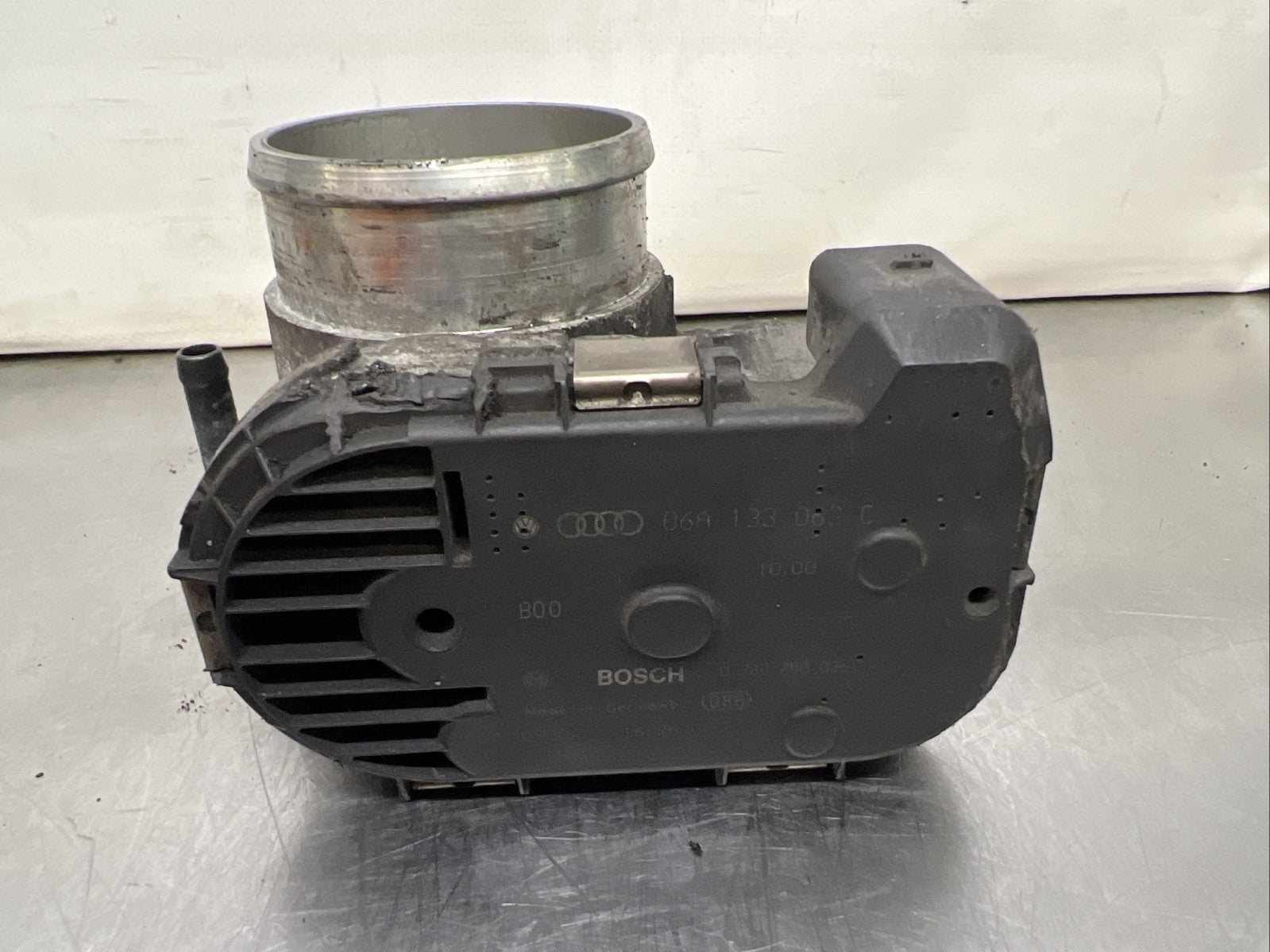 Audi TT Mk1 8N - 180 / 225 - Throttle Body 06A133062C - Used 
